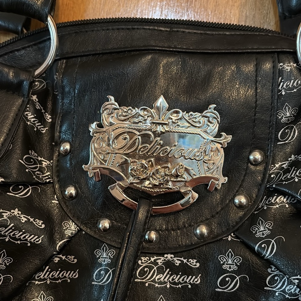Delicious Y2K Vintage Black and Silver Shoulder Bag with Braided Handles - Picture 2 of 16